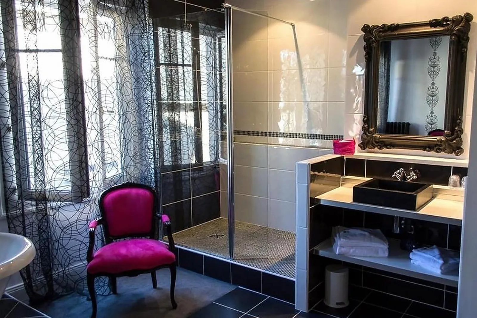 Lieux événementiels, LE CHEVAL BLANC