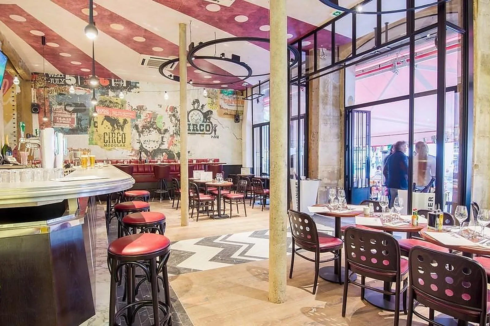 Lieux événementiels, LE CIRQUE