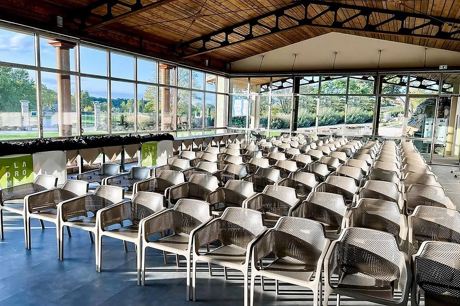 Lieux événementiels, LE CLAIR DE LA PLUME