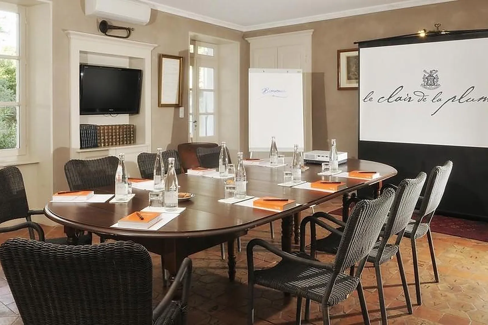 Lieux événementiels, LE CLAIR DE LA PLUME