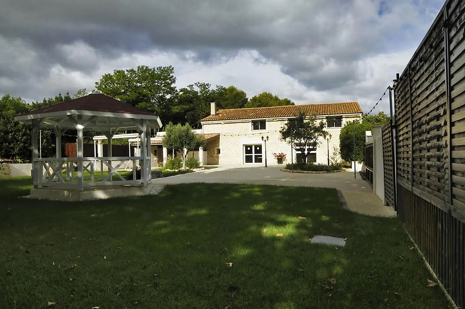 Lieux événementiels, LE CLOS DE L'HÉRANDE