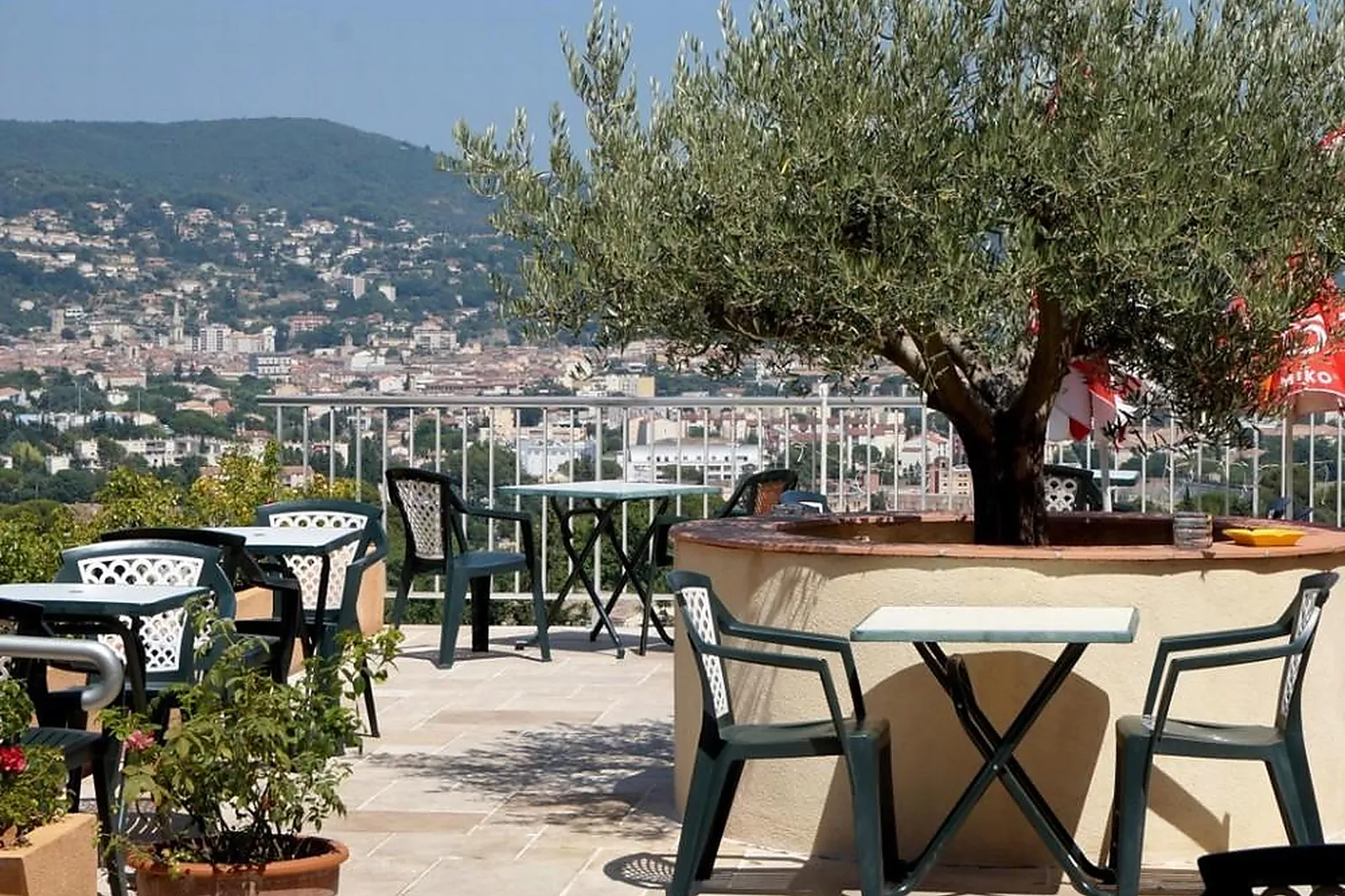 Lieux événementiels, LE COL DE L'ANGE