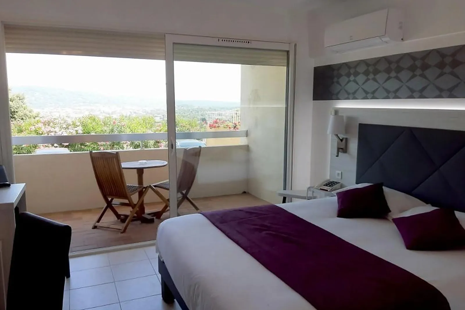 Lieux événementiels, LE COL DE L'ANGE