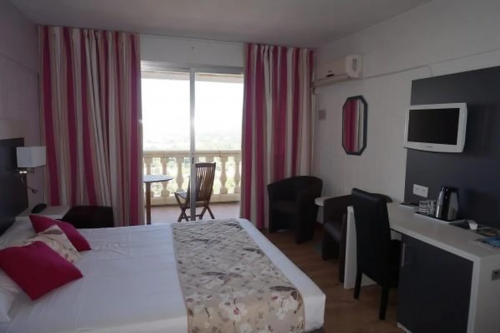 Lieux événementiels, LE COL DE L'ANGE