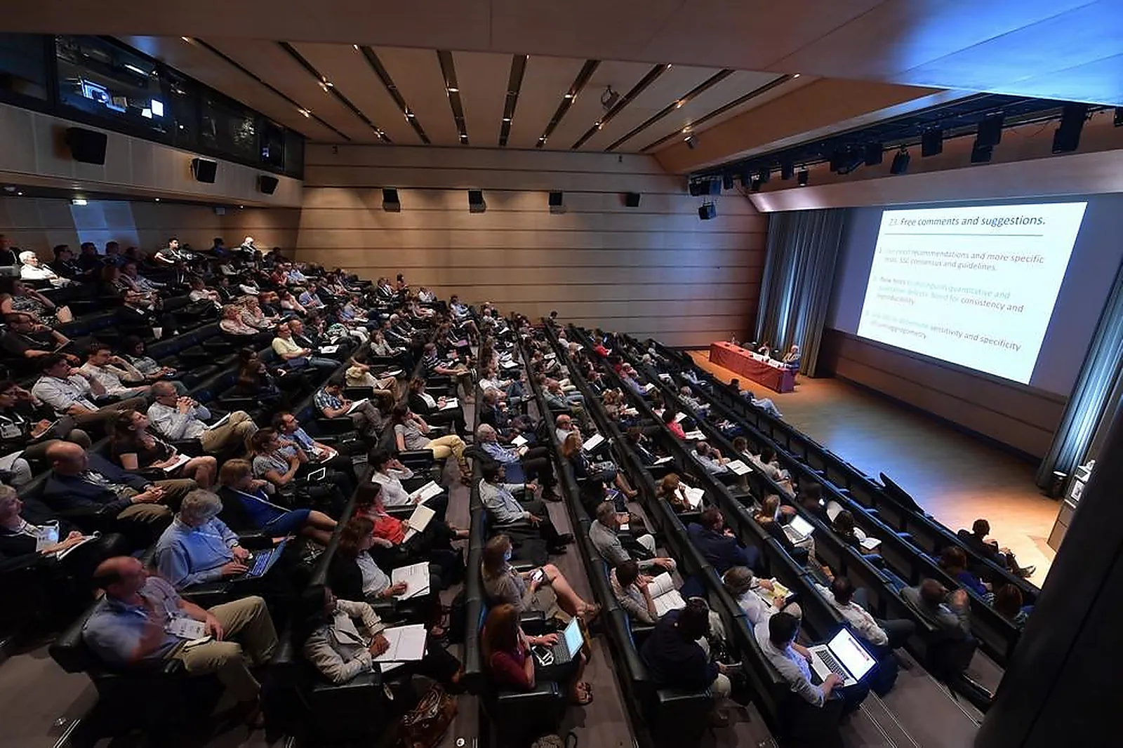 Lieux événementiels, LE CORUM