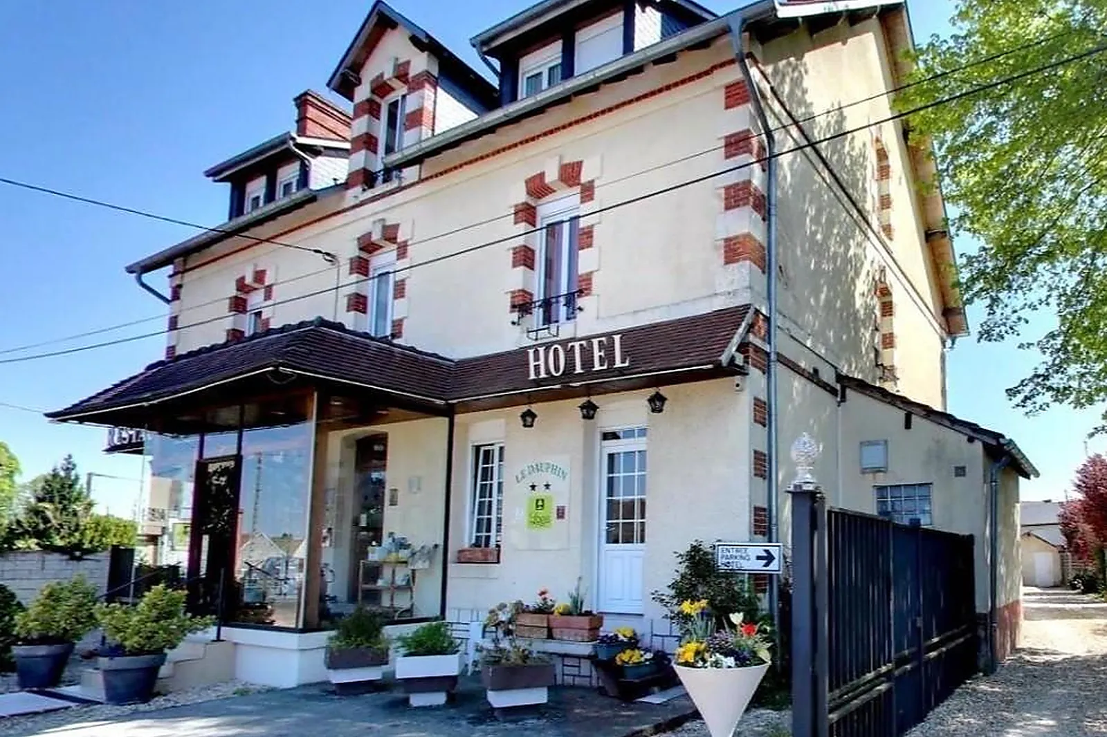 Lieux événementiels, LE DAUPHIN