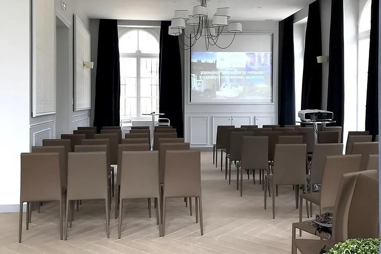 Lieux événementiels, LE DOMAINE DES CORMELLAS