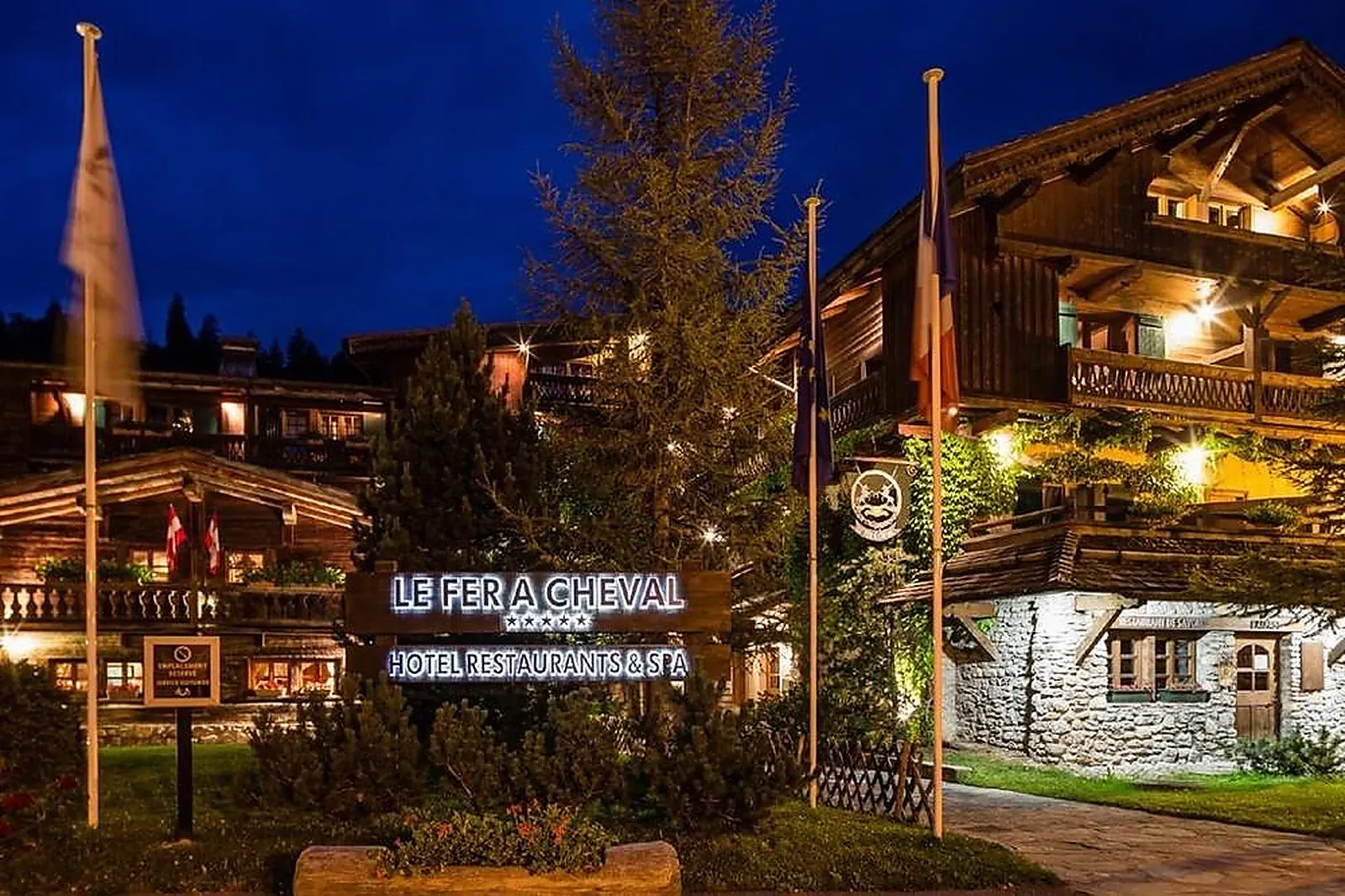 Lieux événementiels, LE FER À CHEVAL DE MEGÈVE