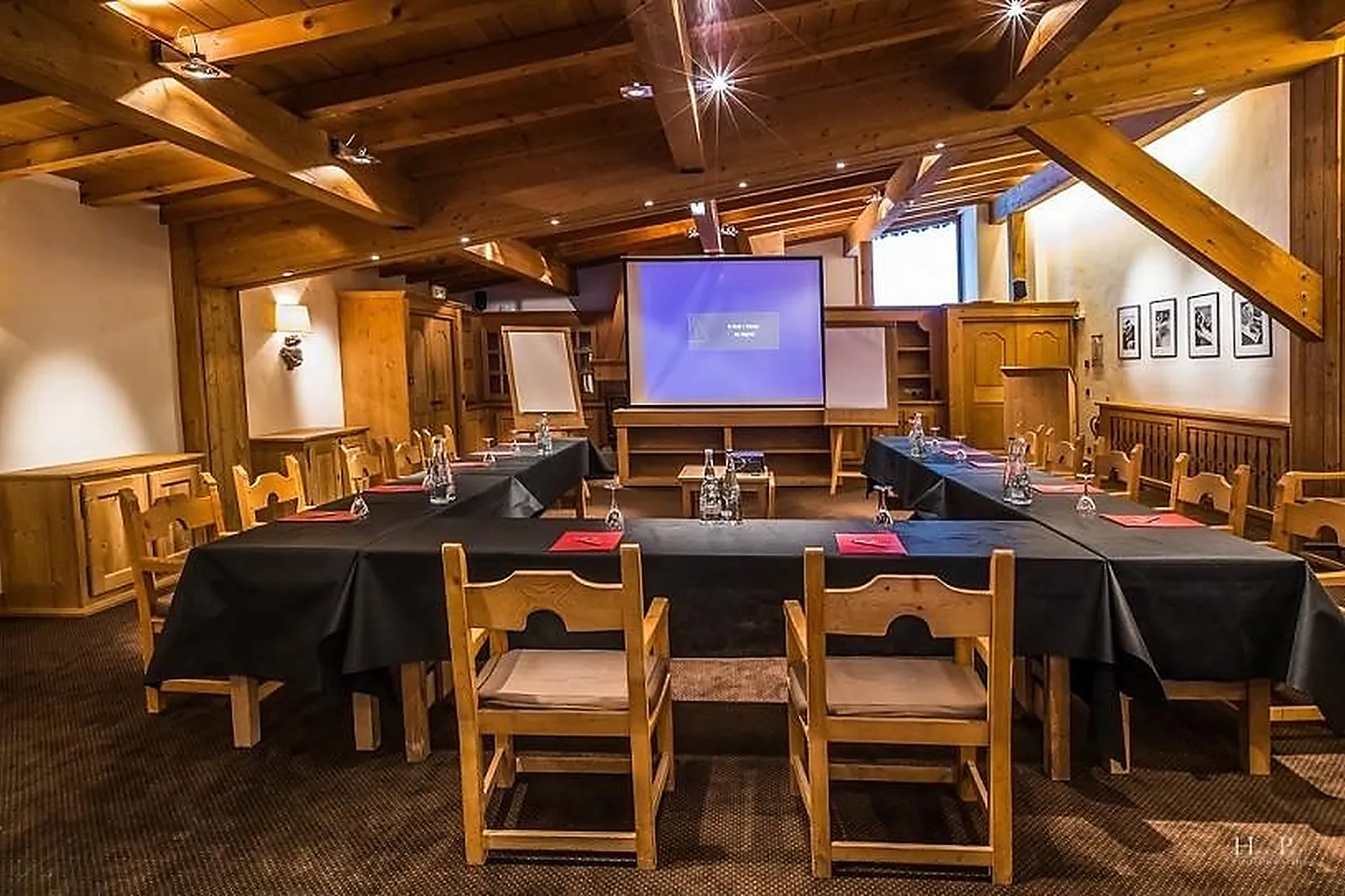 Lieux événementiels, LE FER À CHEVAL DE MEGÈVE