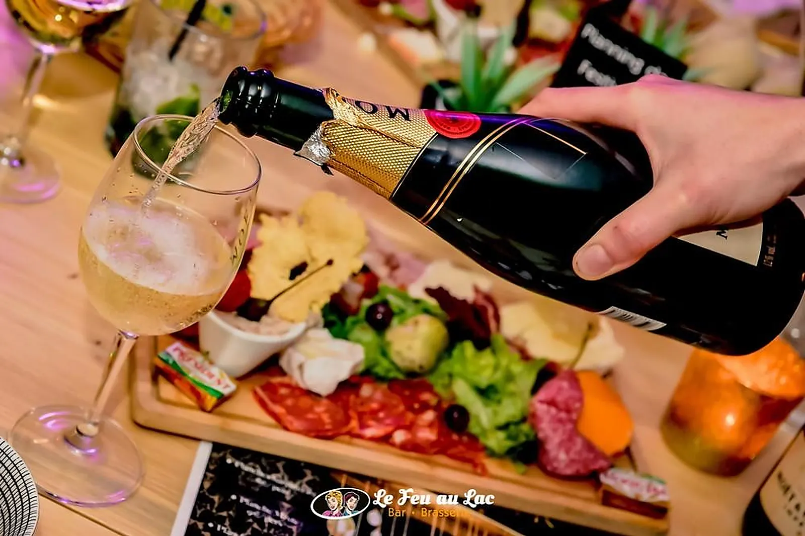 Lieux événementiels, LE FEU AU LAC