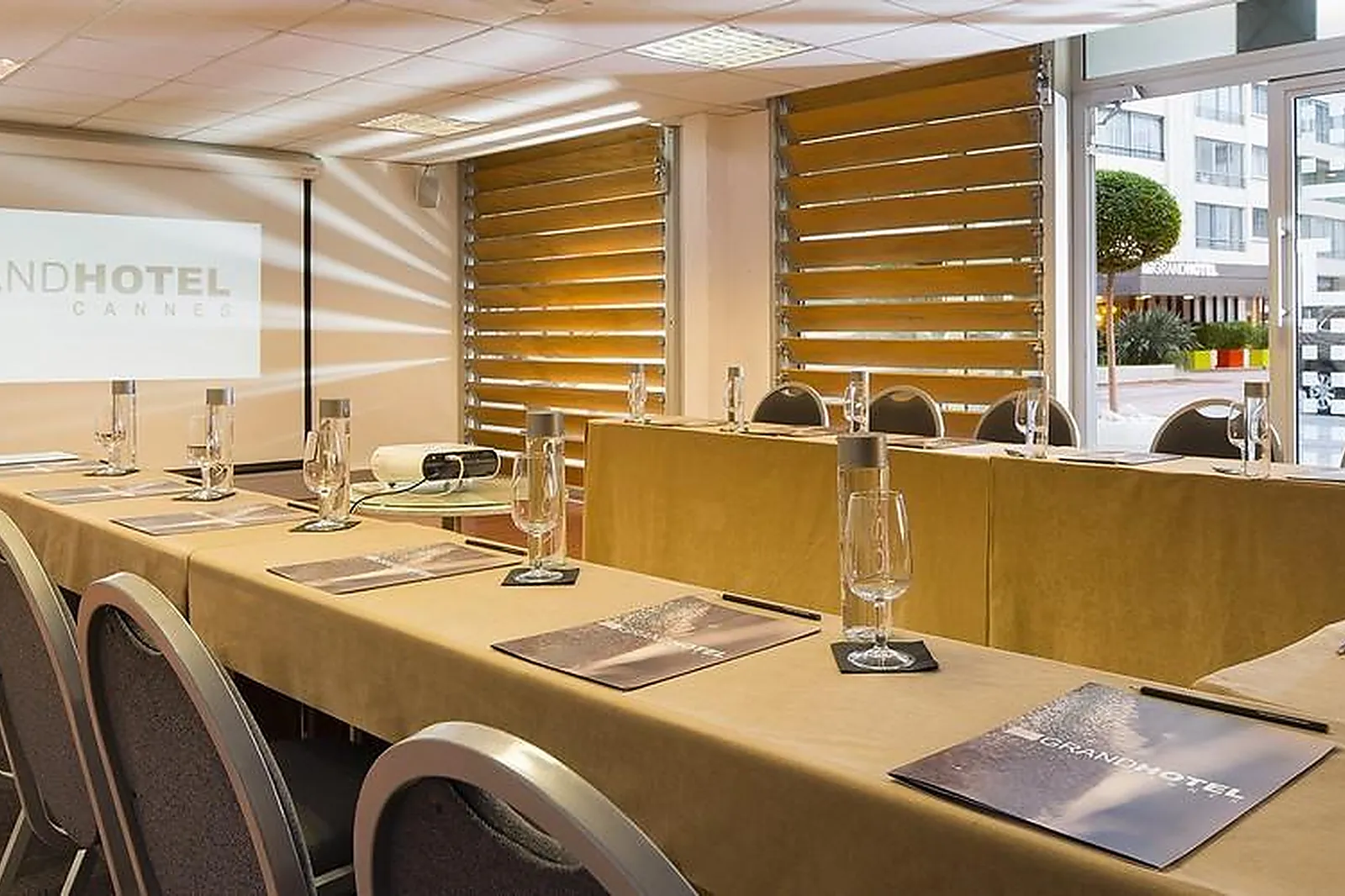 Lieux événementiels, LE GRAND HOTEL