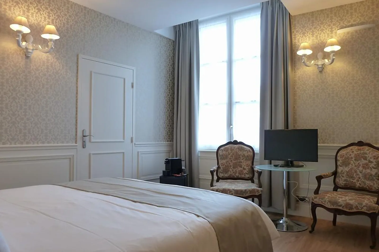 Lieux événementiels, LE GRAND MONARQUE DE AZAY-LE-RIDEAU