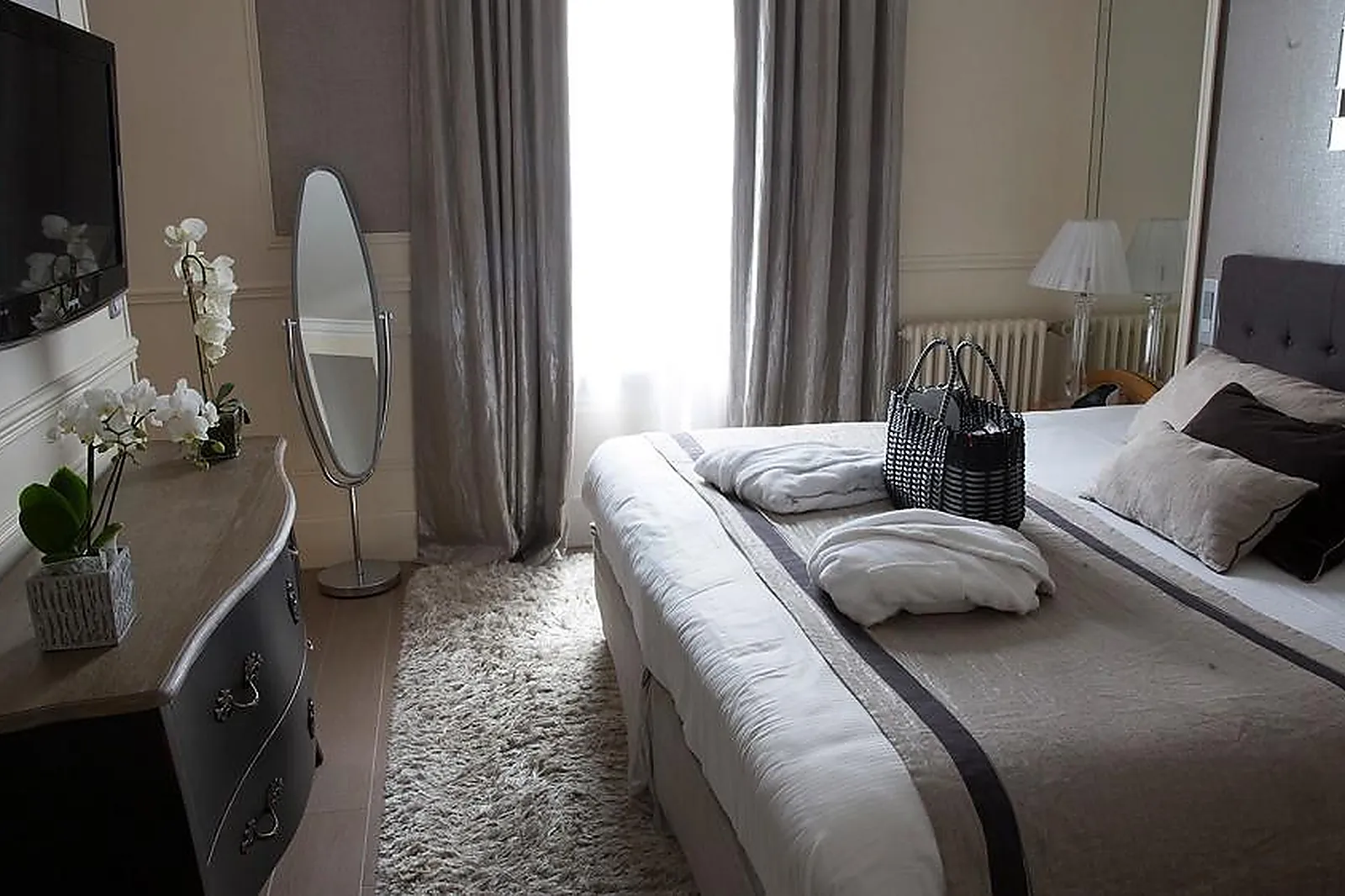 Lieux événementiels, LE GRAND MONARQUE DE CHARTRES