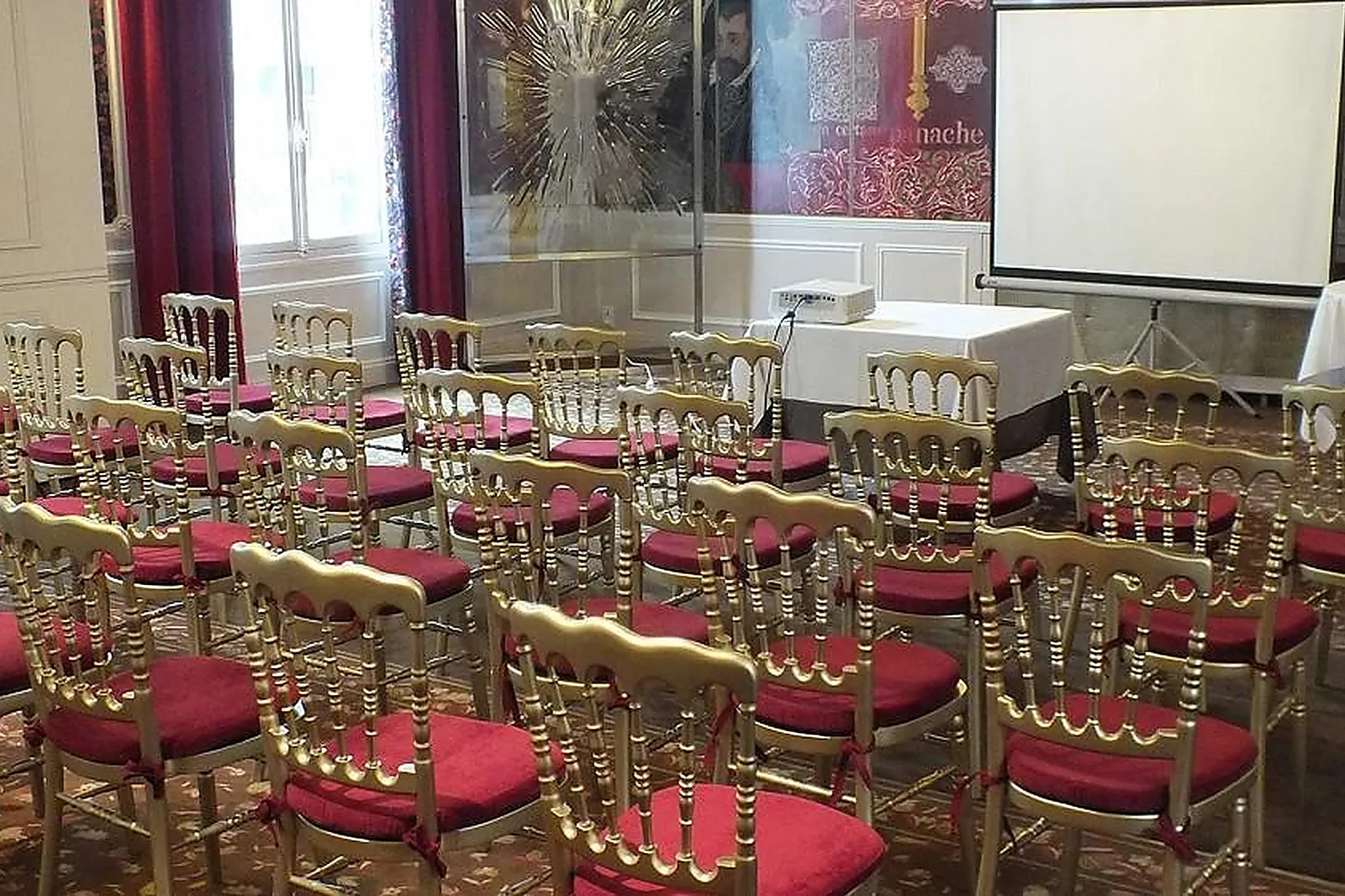 Lieux événementiels, LE GRAND MONARQUE DE CHARTRES