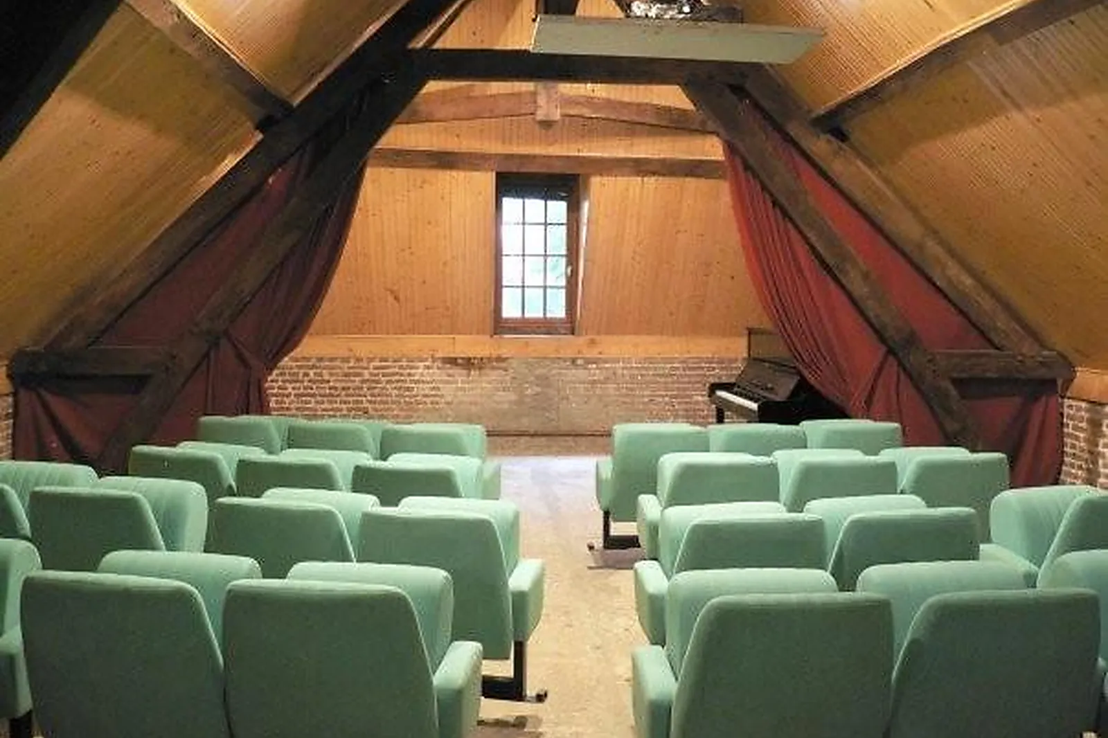 Lieux événementiels, LE GRENIER DE LA MOTHE