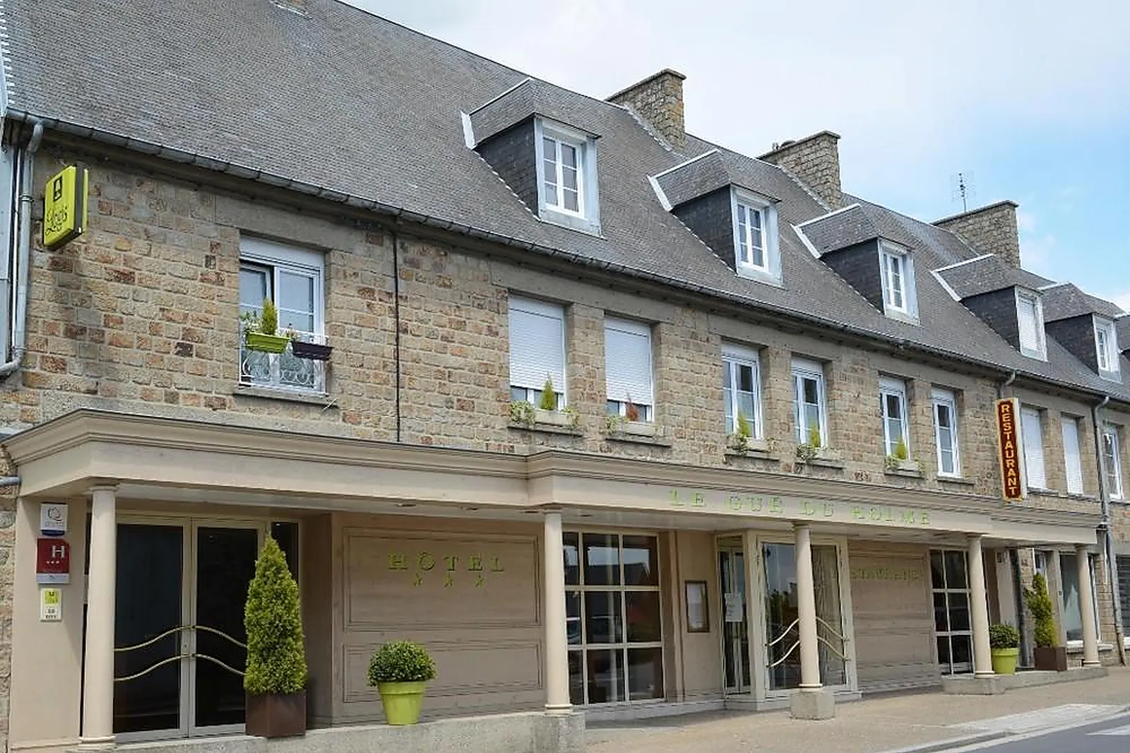 Lieux événementiels, LE GUÉ DU HOLME