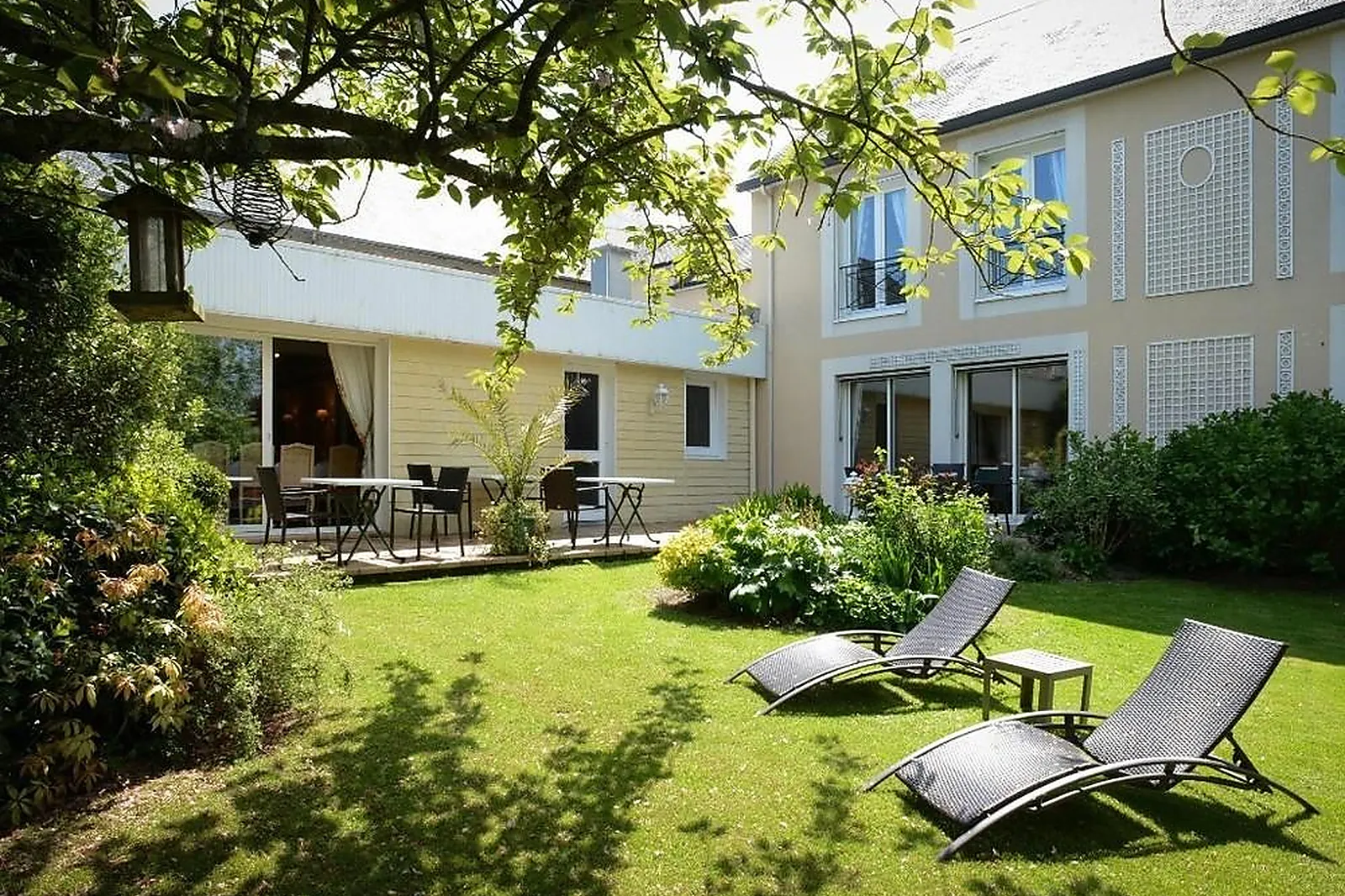 Lieux événementiels, LE GUÉ DU HOLME