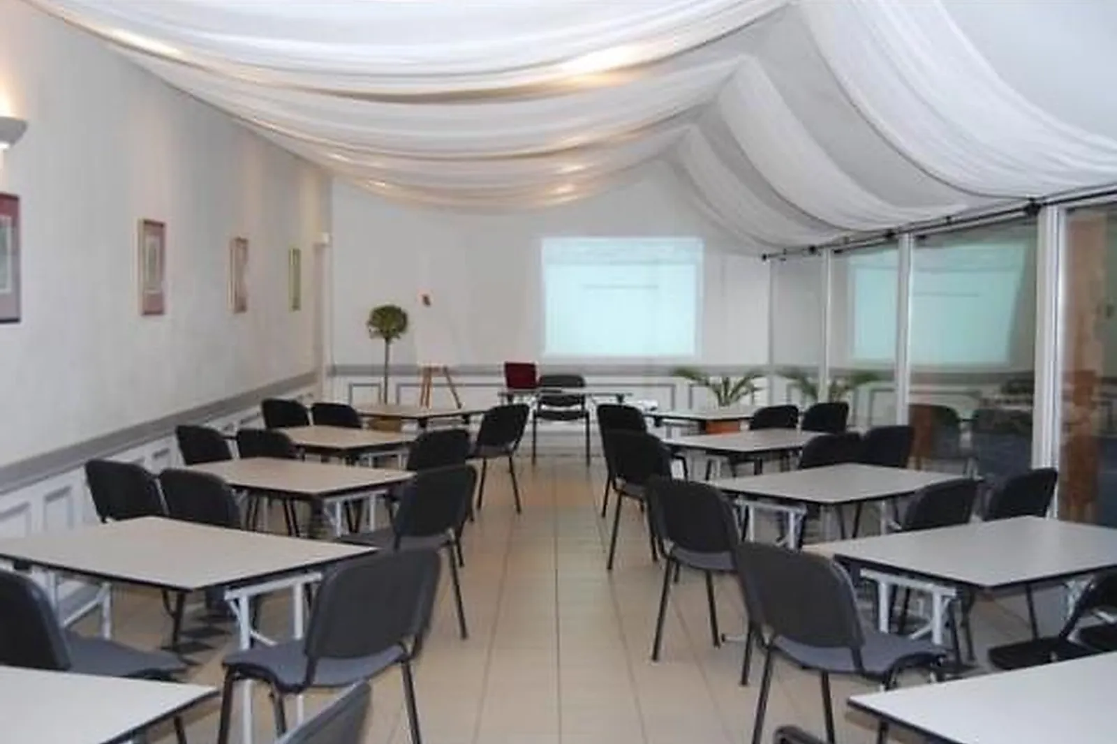 Lieux événementiels, LE HAMEAU DE LA FOUQUIÈRE