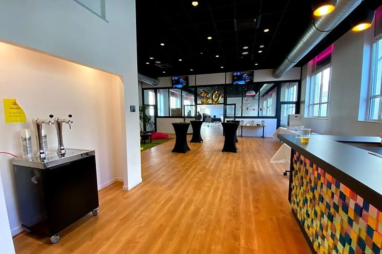 Lieux événementiels, LE HQ