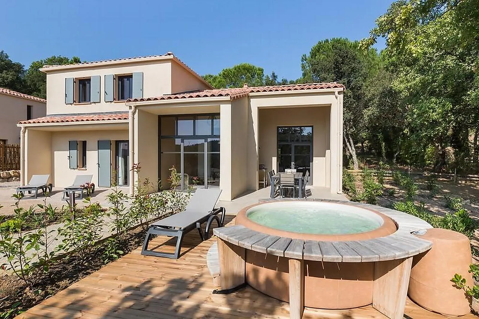 Lieux événementiels, LE JAS DU PÉBRIER