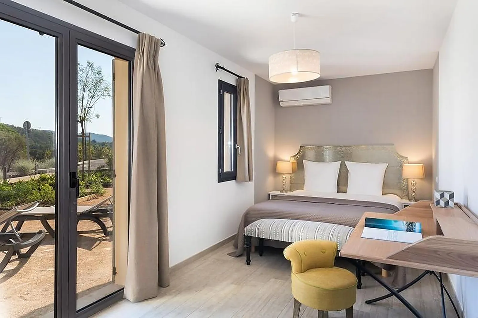 Lieux événementiels, LE JAS DU PÉBRIER