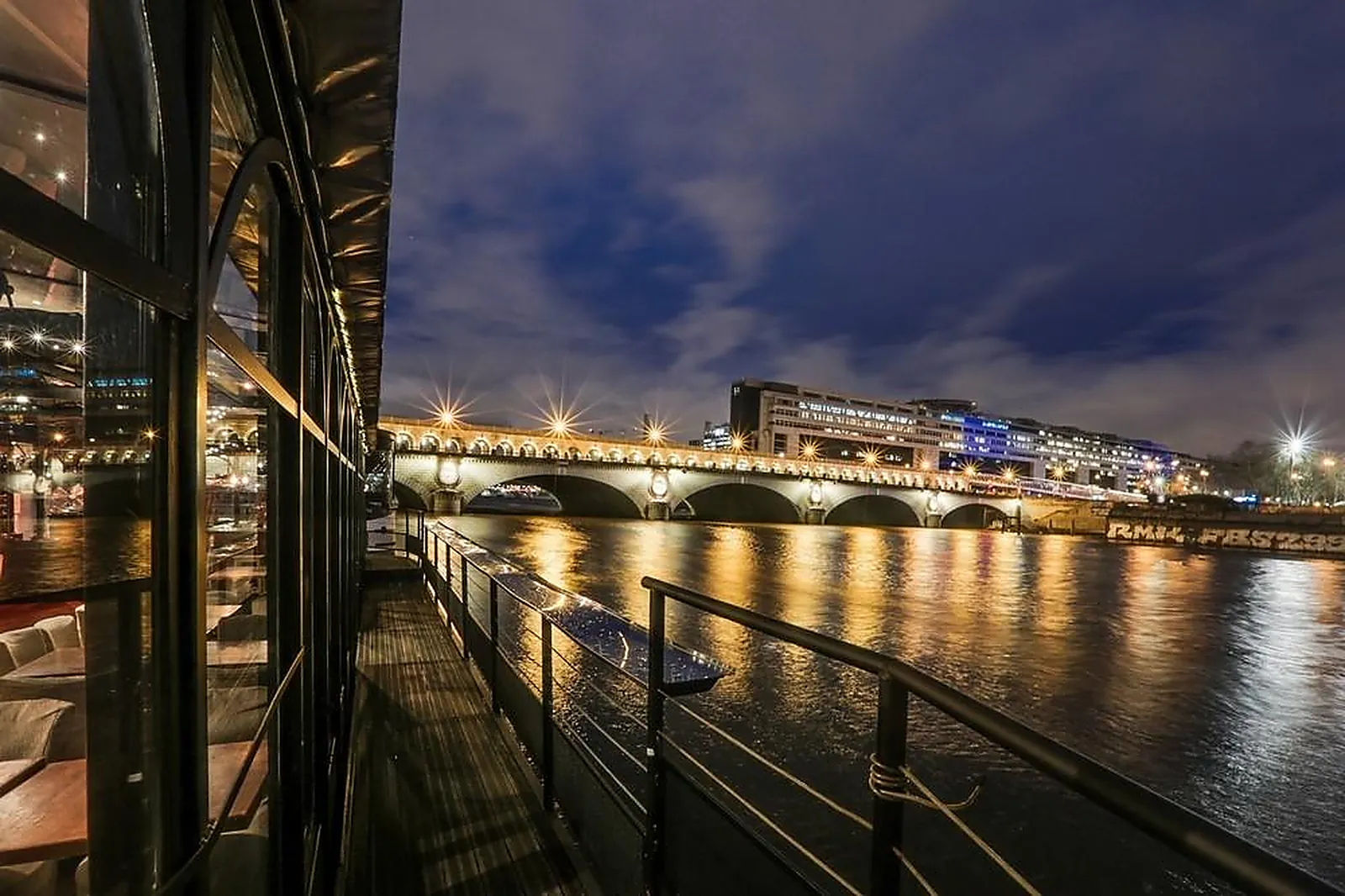Lieux événementiels, LE KIOSQUE FLOTTANT