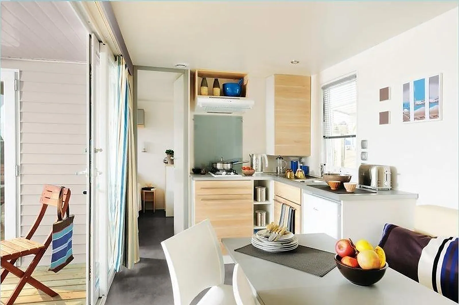 Lieux événementiels, LE LAC BLEU