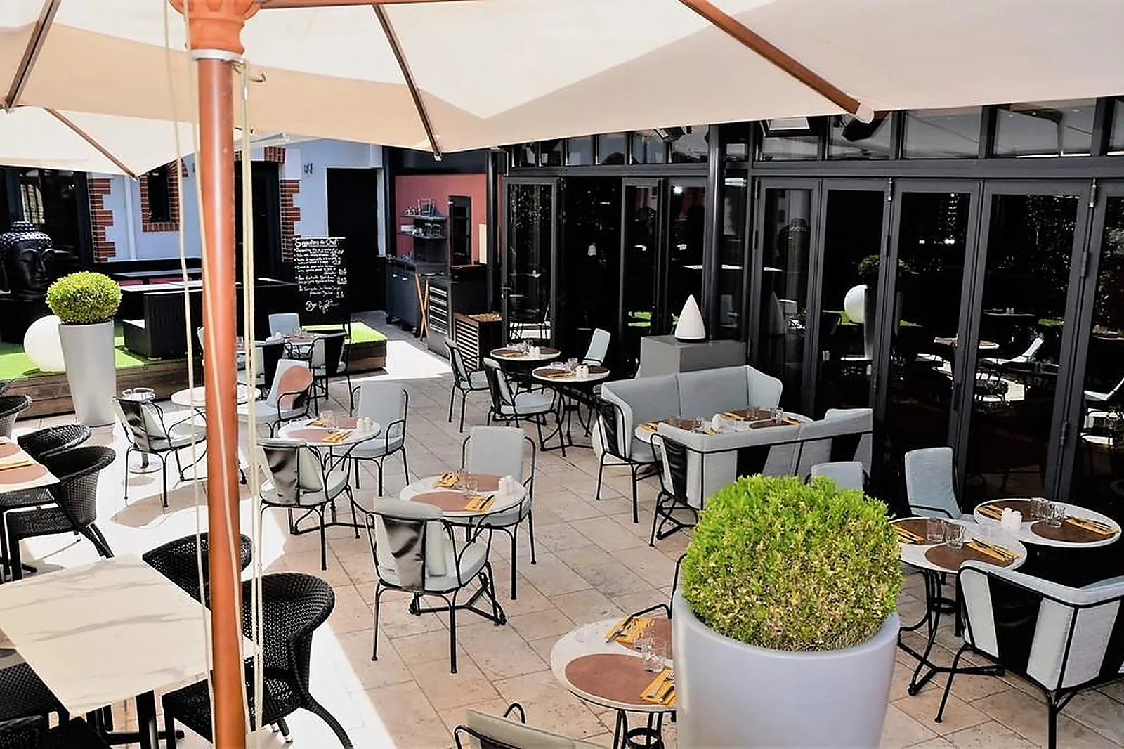 Lieux événementiels, LE M