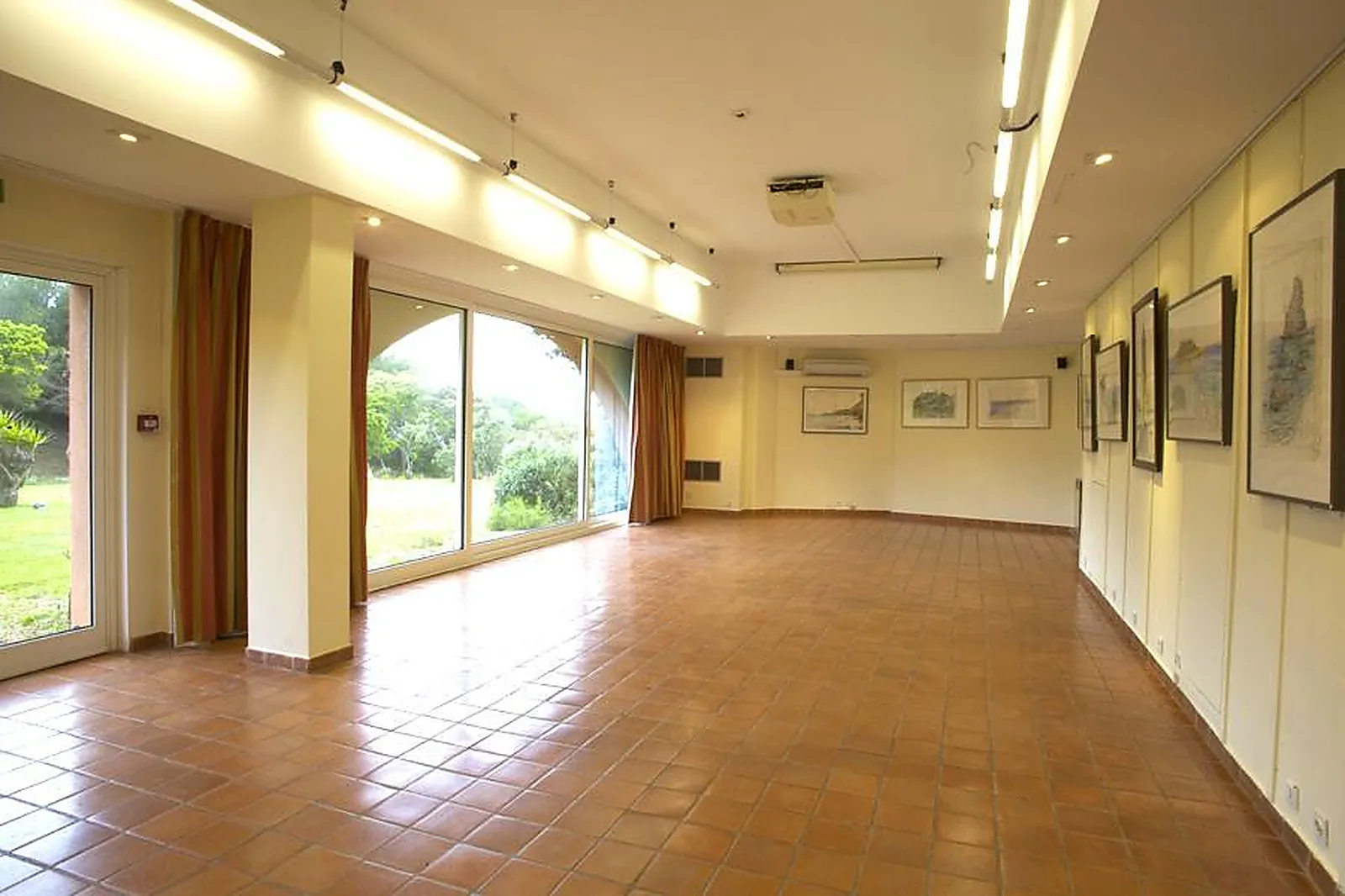 Lieux événementiels, LE MAS DU LANGOUSTIER