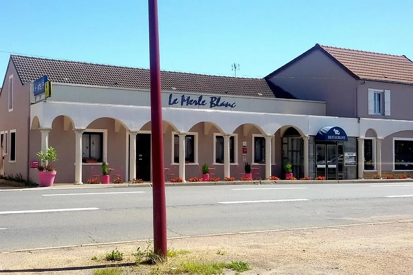 Lieux événementiels, LE MERLE BLANC