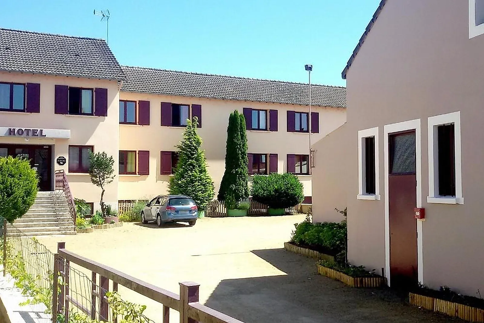 Lieux événementiels, LE MERLE BLANC