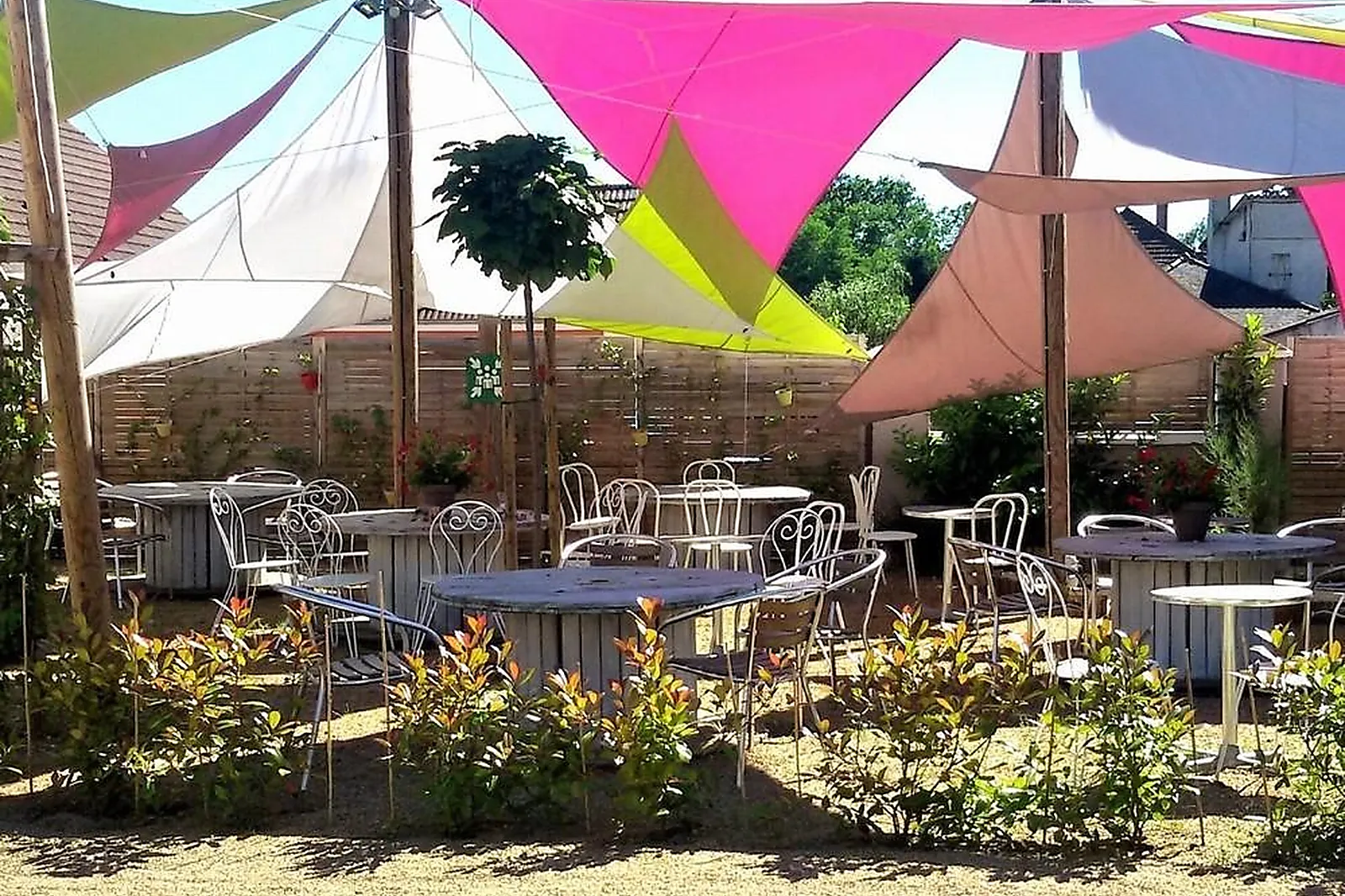 Lieux événementiels, LE MERLE BLANC