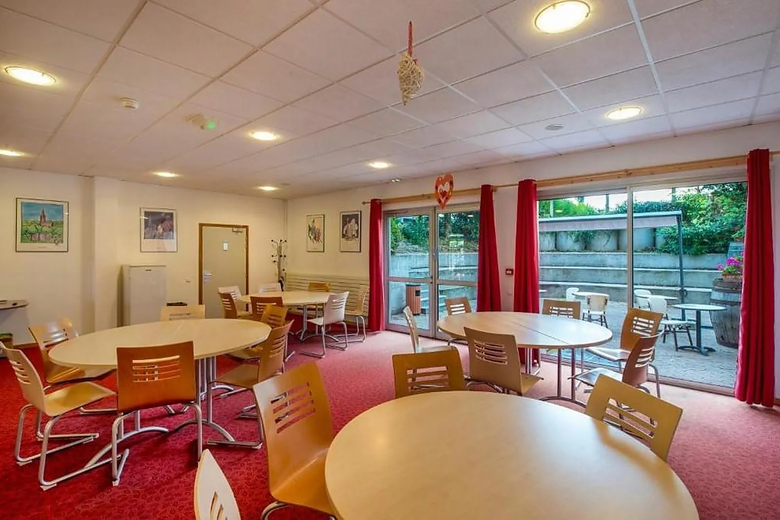 Lieux événementiels, LE MITTEL