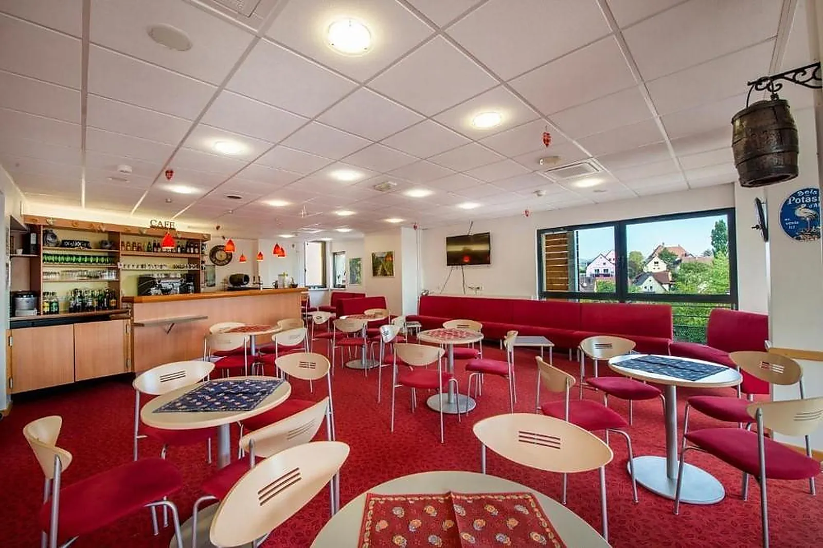 Lieux événementiels, LE MITTEL