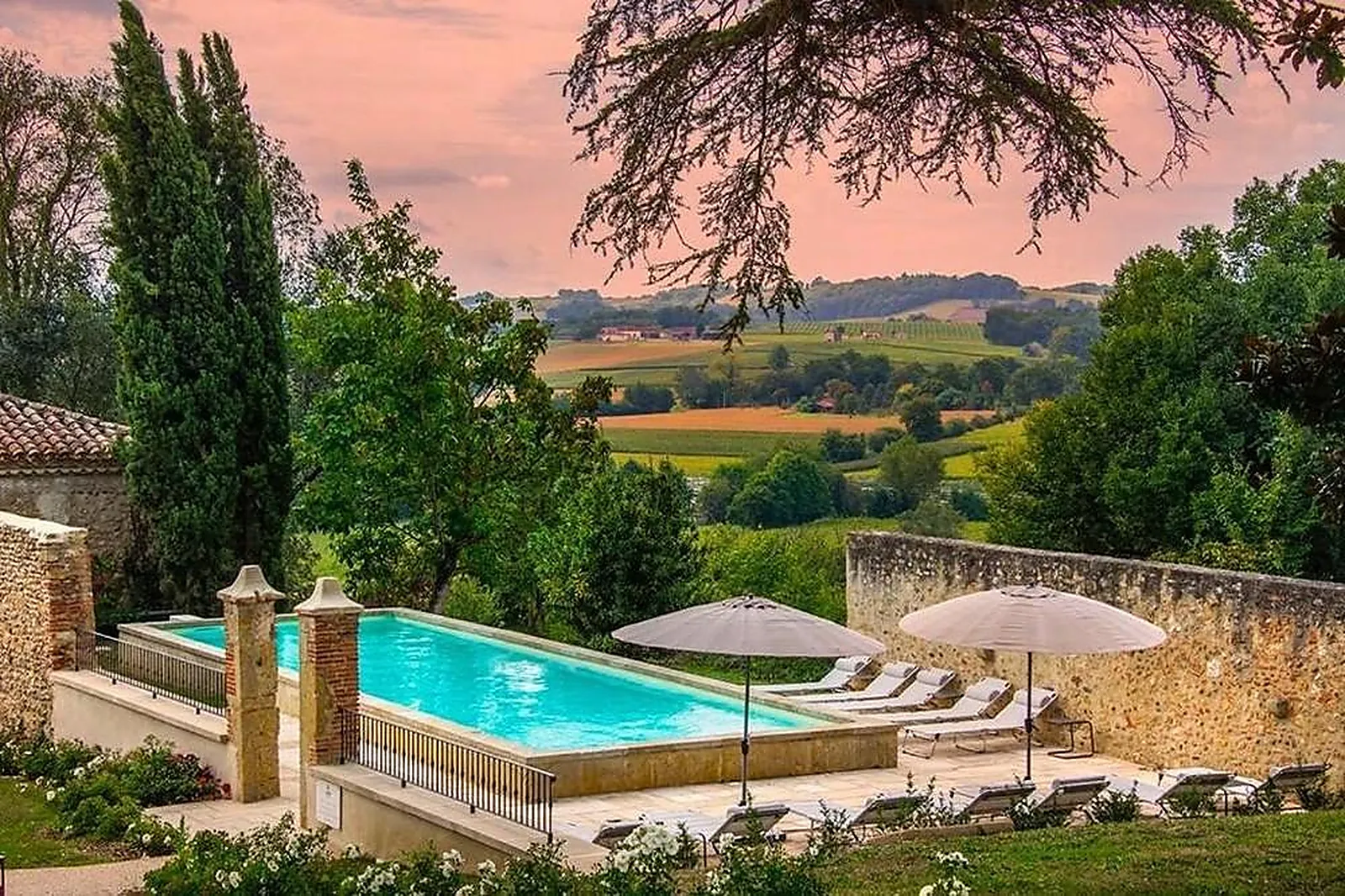 Lieux événementiels, LE MONASTÈRE DE SANT-MONT