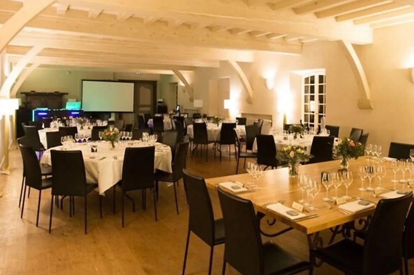 Lieux événementiels, LE MONASTÈRE DE SANT-MONT