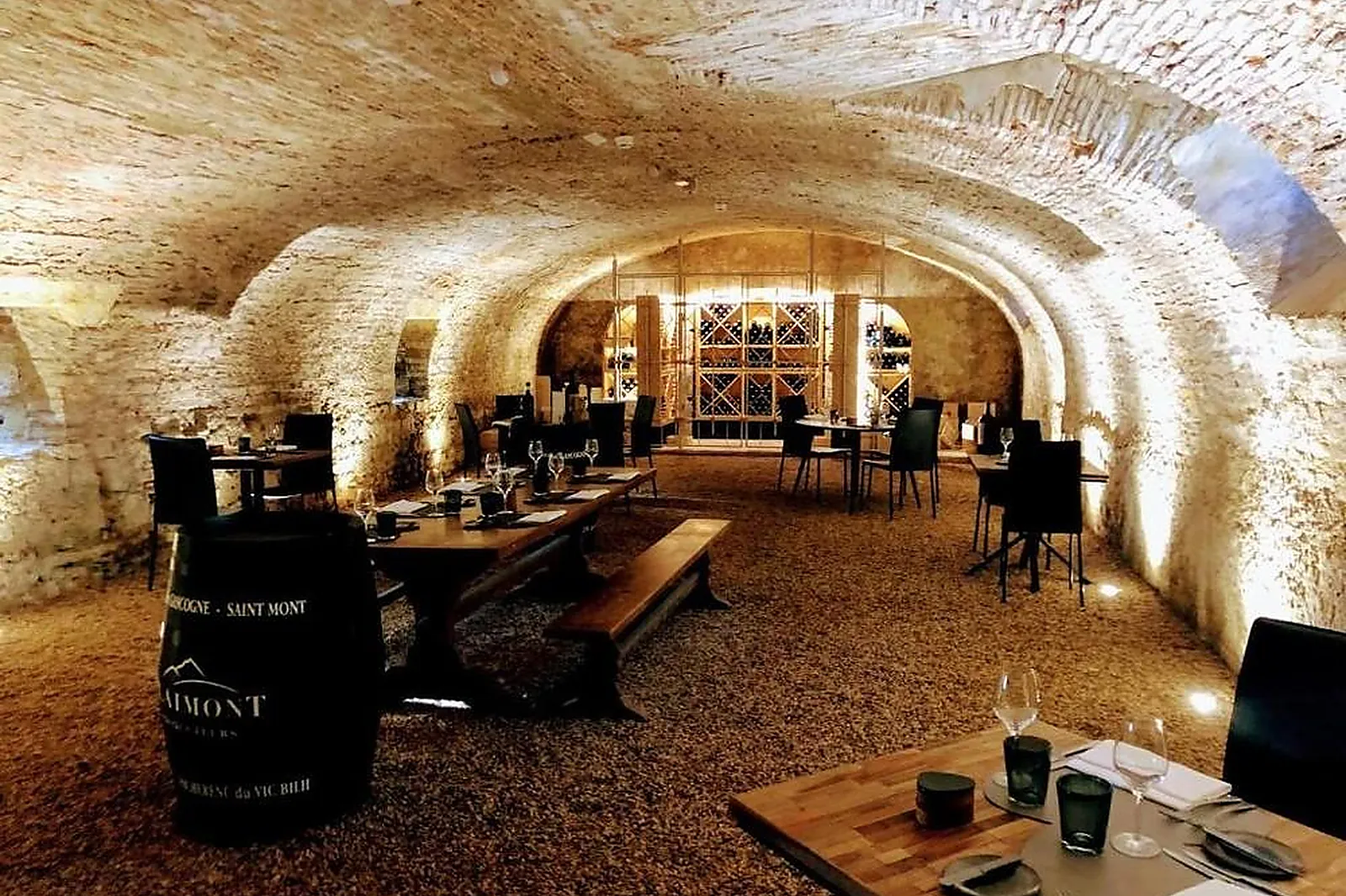 Lieux événementiels, LE MONASTÈRE DE SANT-MONT