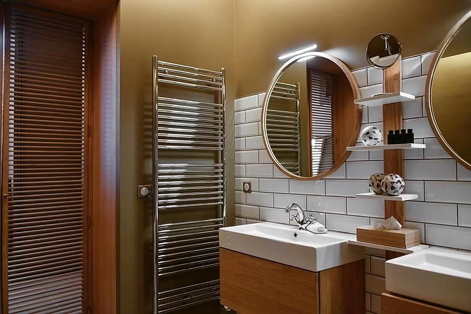 Lieux événementiels, LE MONASTÈRE DE SANT-MONT