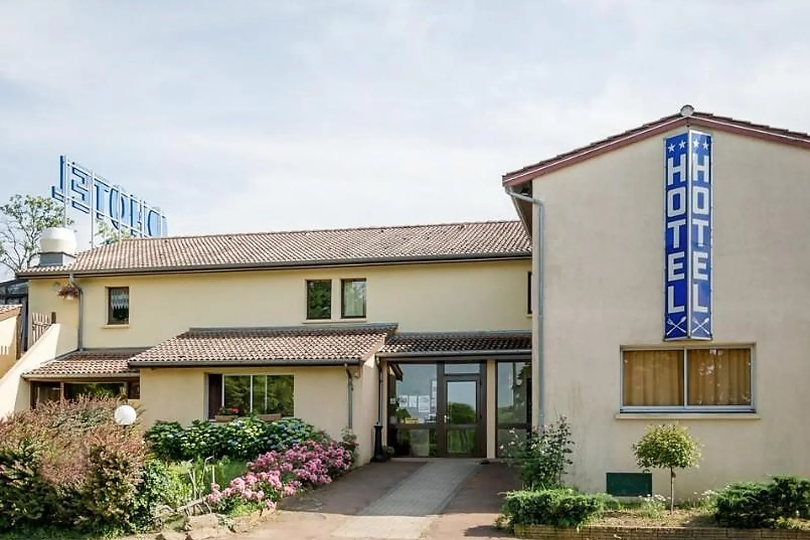 Lieux événementiels, LE MONT BROUILLY