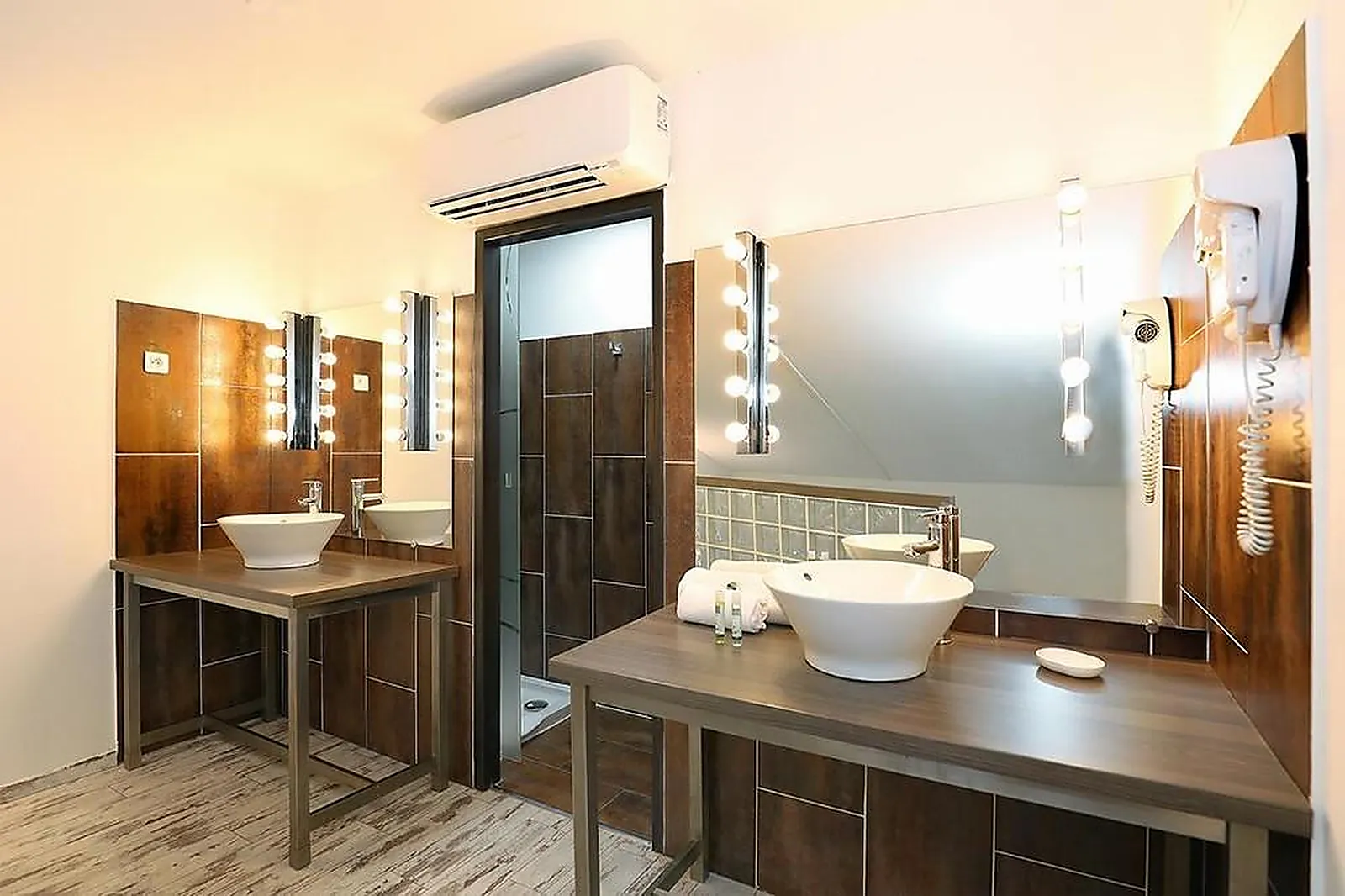 Lieux événementiels, LE NÉLIÖ