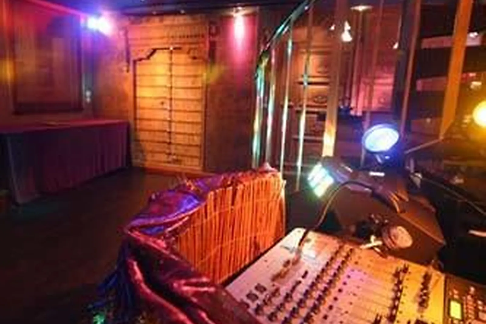 Lieux événementiels, LE NUMERO !