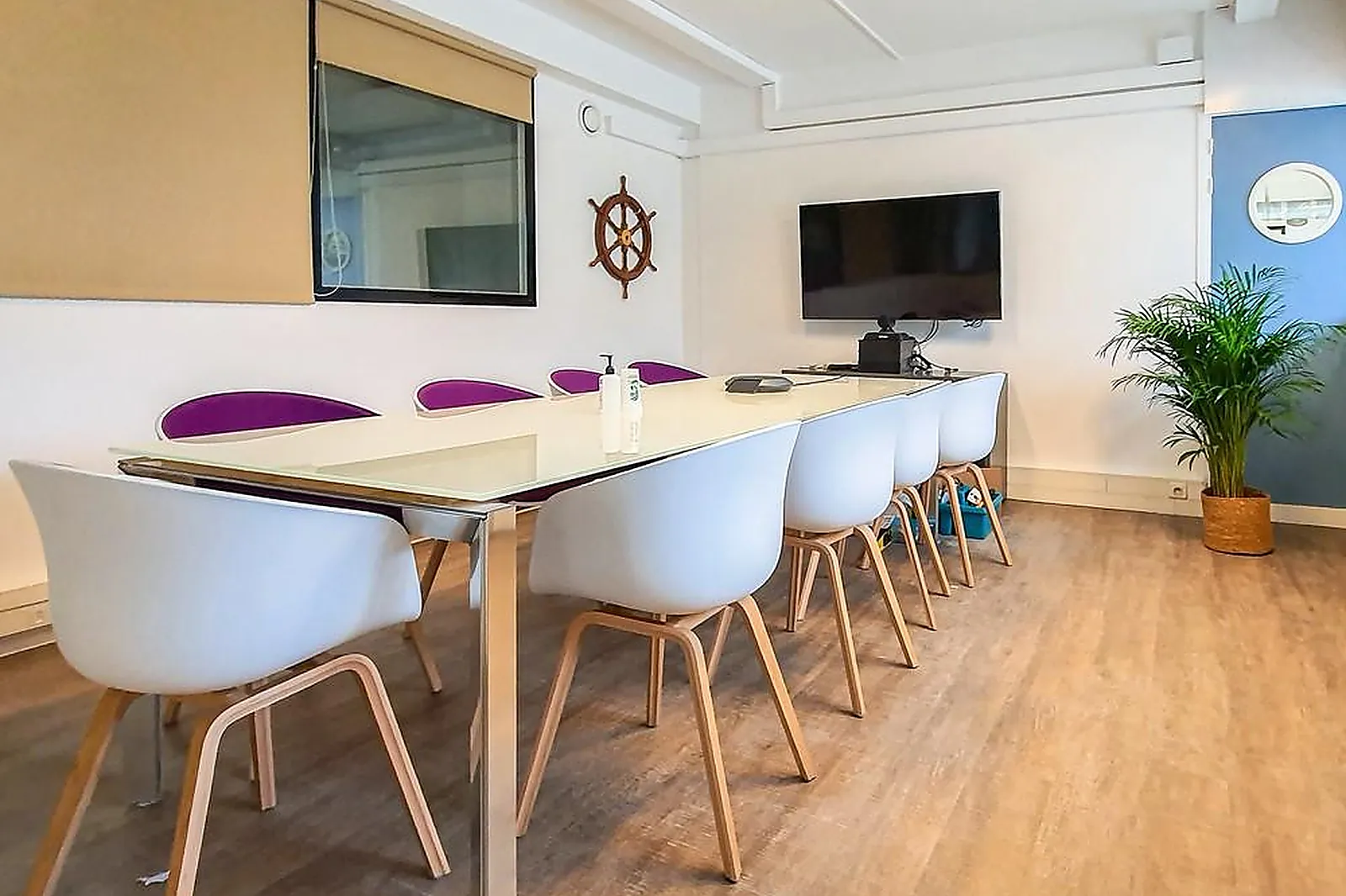 Lieux événementiels, LE PAKEBOT