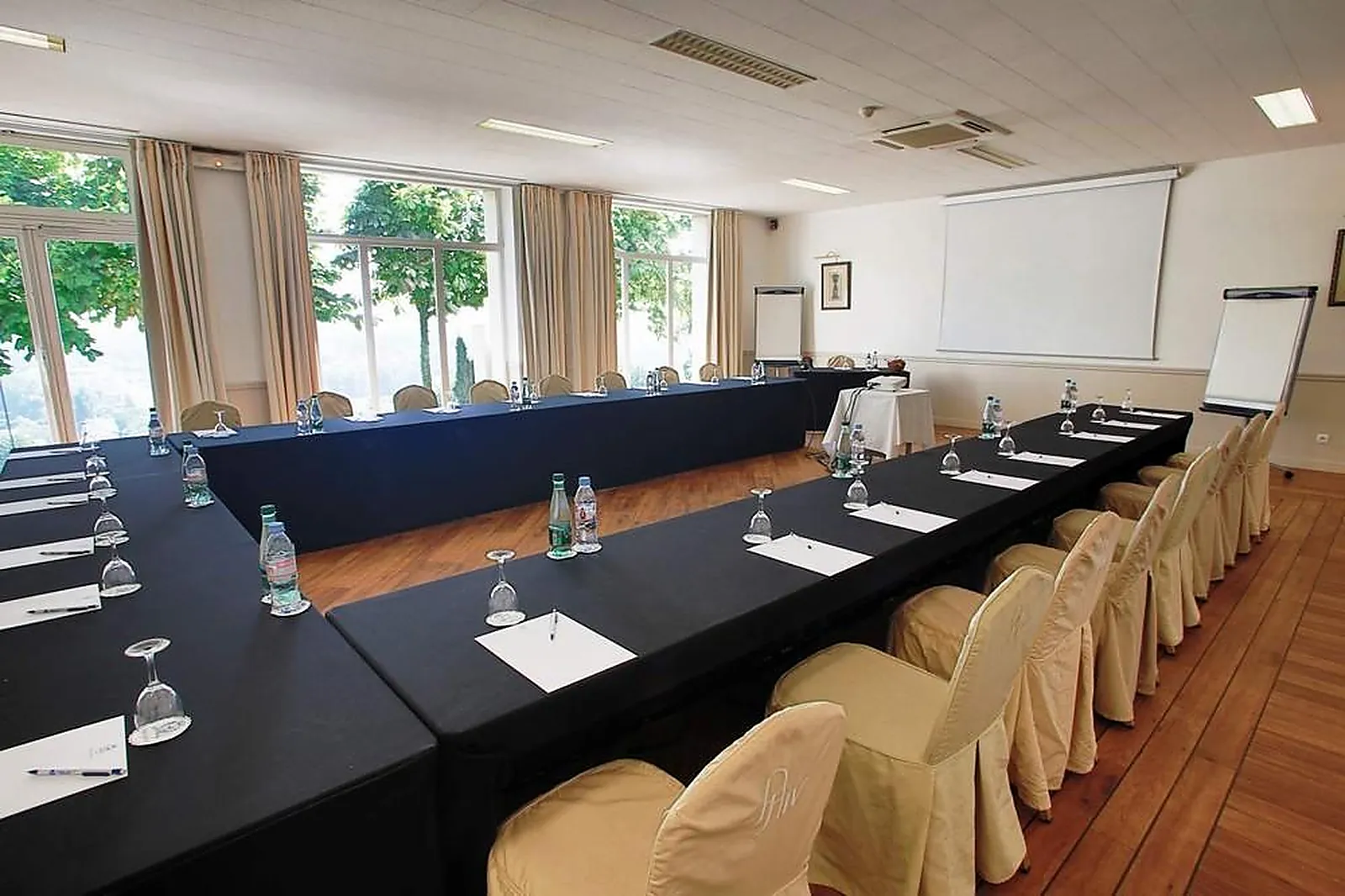 Lieux événementiels, LE PAVILLON HENRI IV