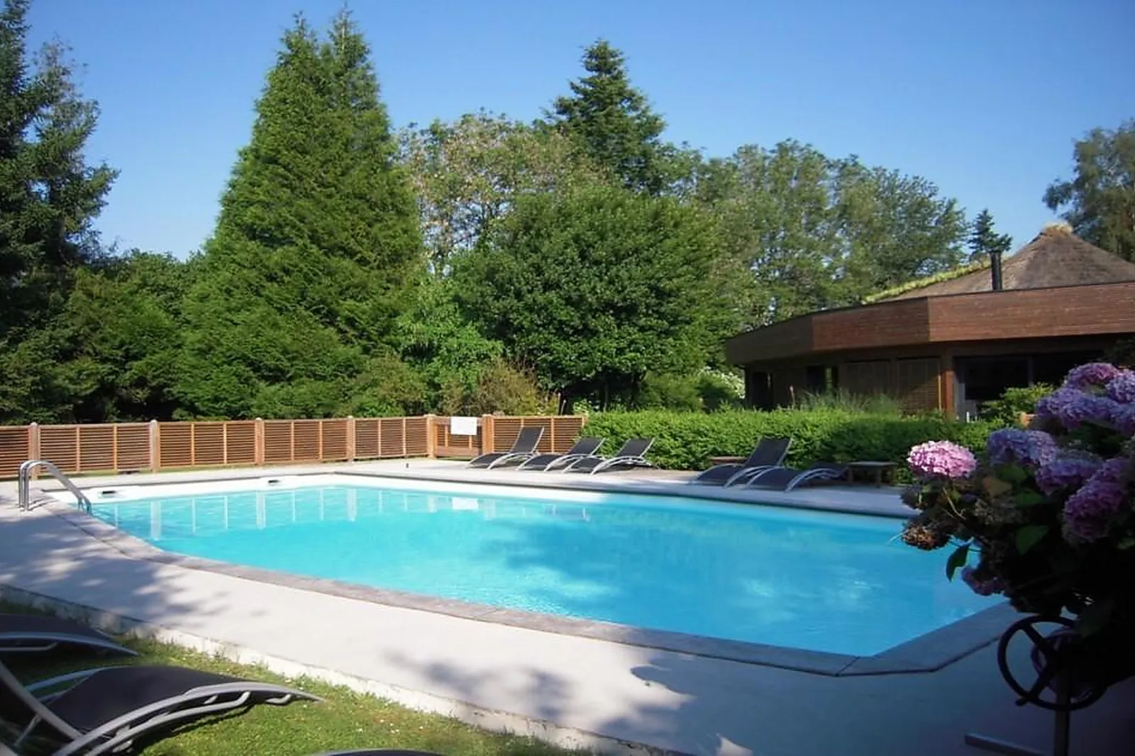 Lieux événementiels, LE PETIT COQ AUX CHAMPS