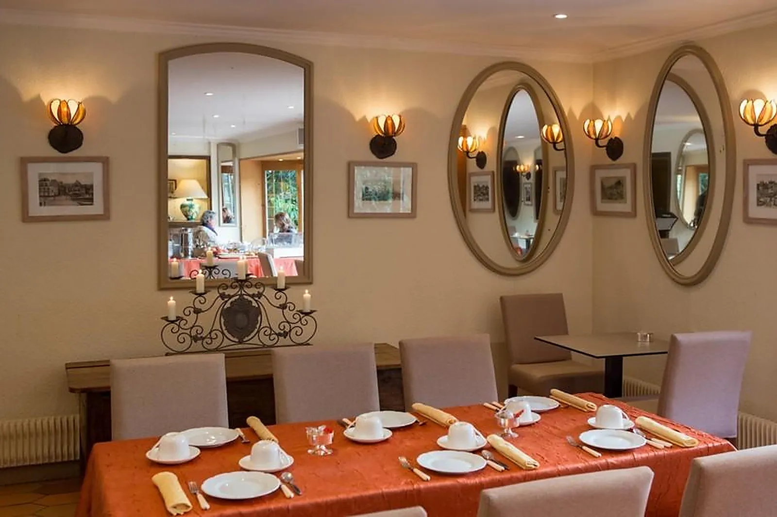 Lieux événementiels, LE PETIT COQ AUX CHAMPS