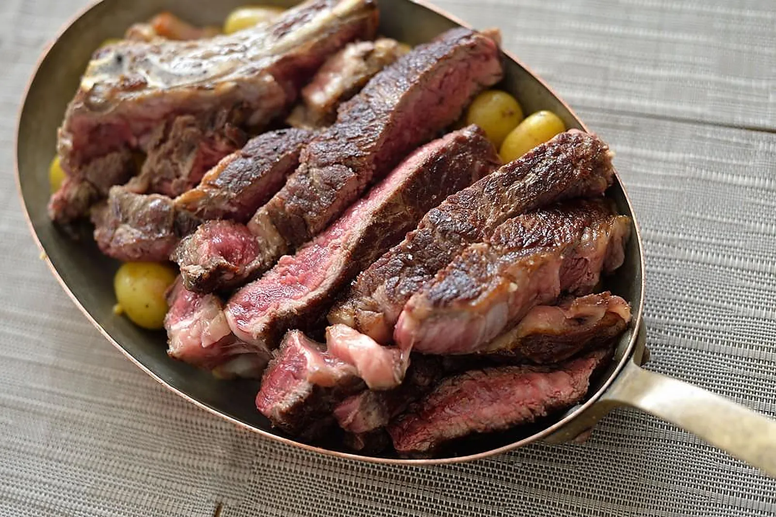 Lieux événementiels, LE POISSON ROUGE