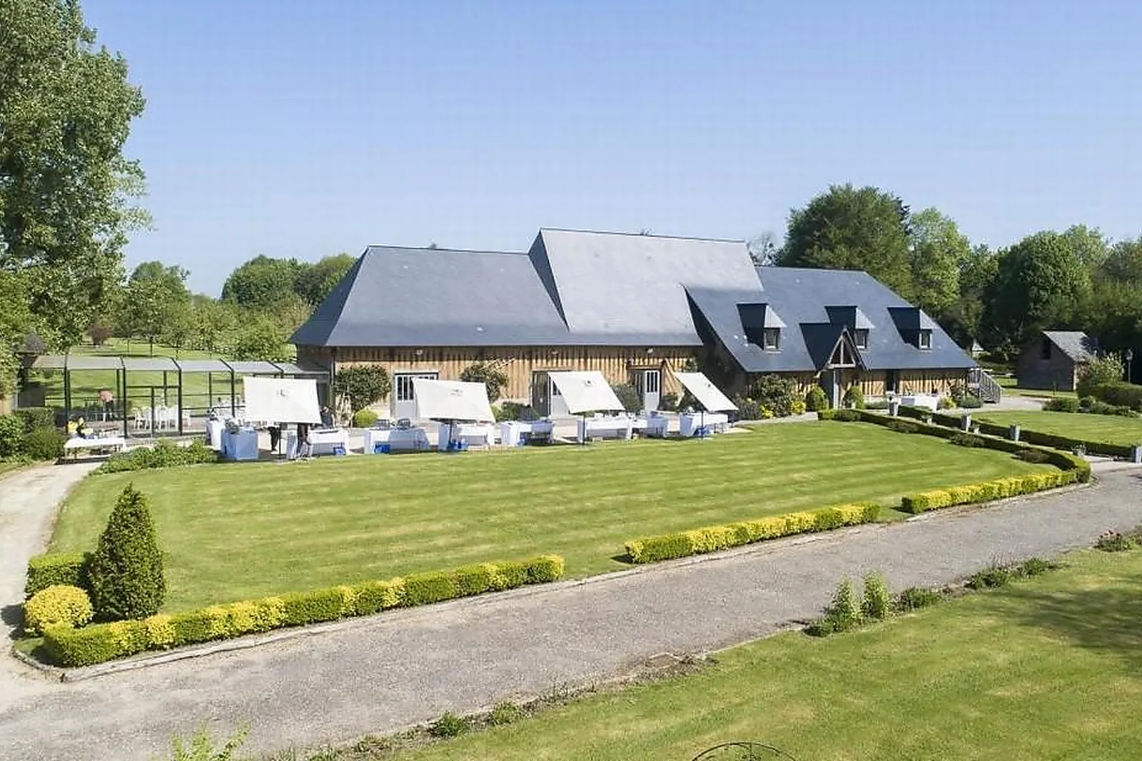 Lieux événementiels, LE PRESSOIR DE TOURGÉVILLE