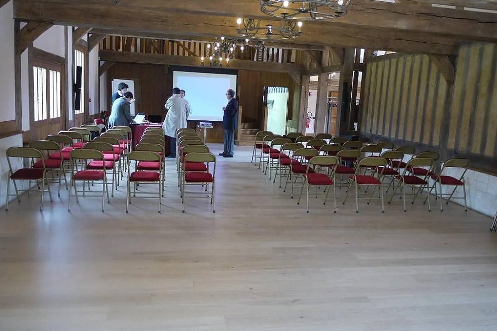 Lieux événementiels, LE PRESSOIR DE TOURGÉVILLE