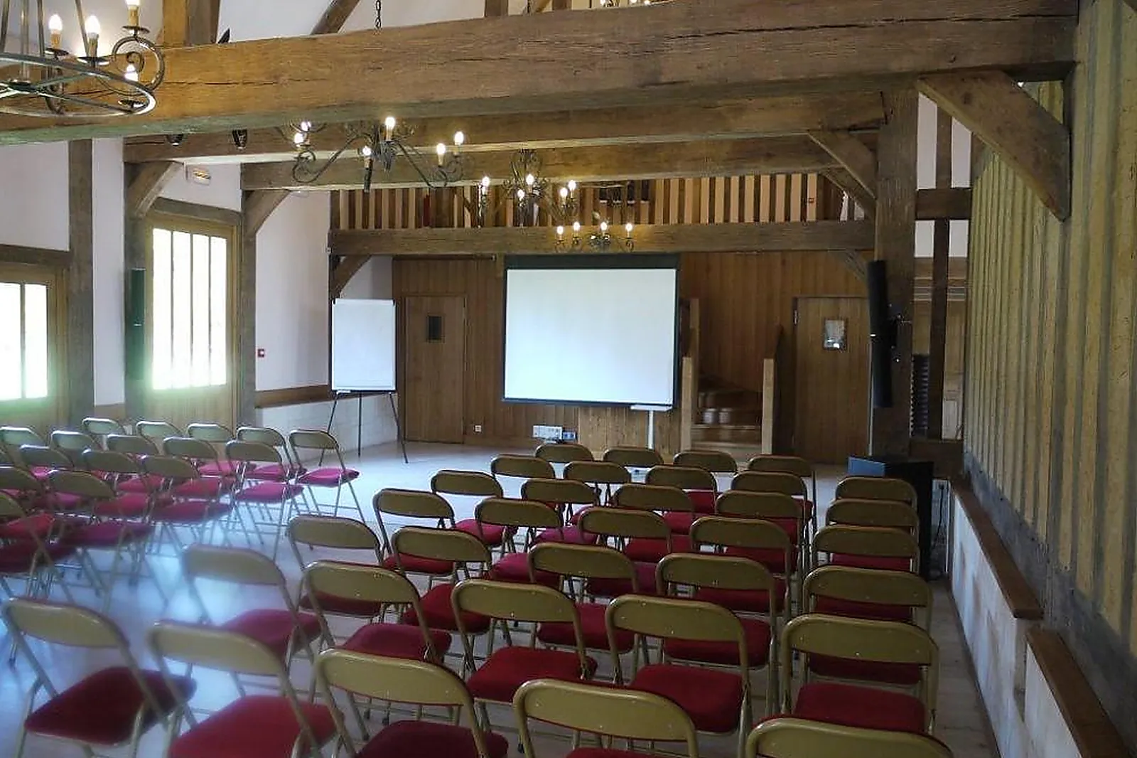 Lieux événementiels, LE PRESSOIR DE TOURGÉVILLE