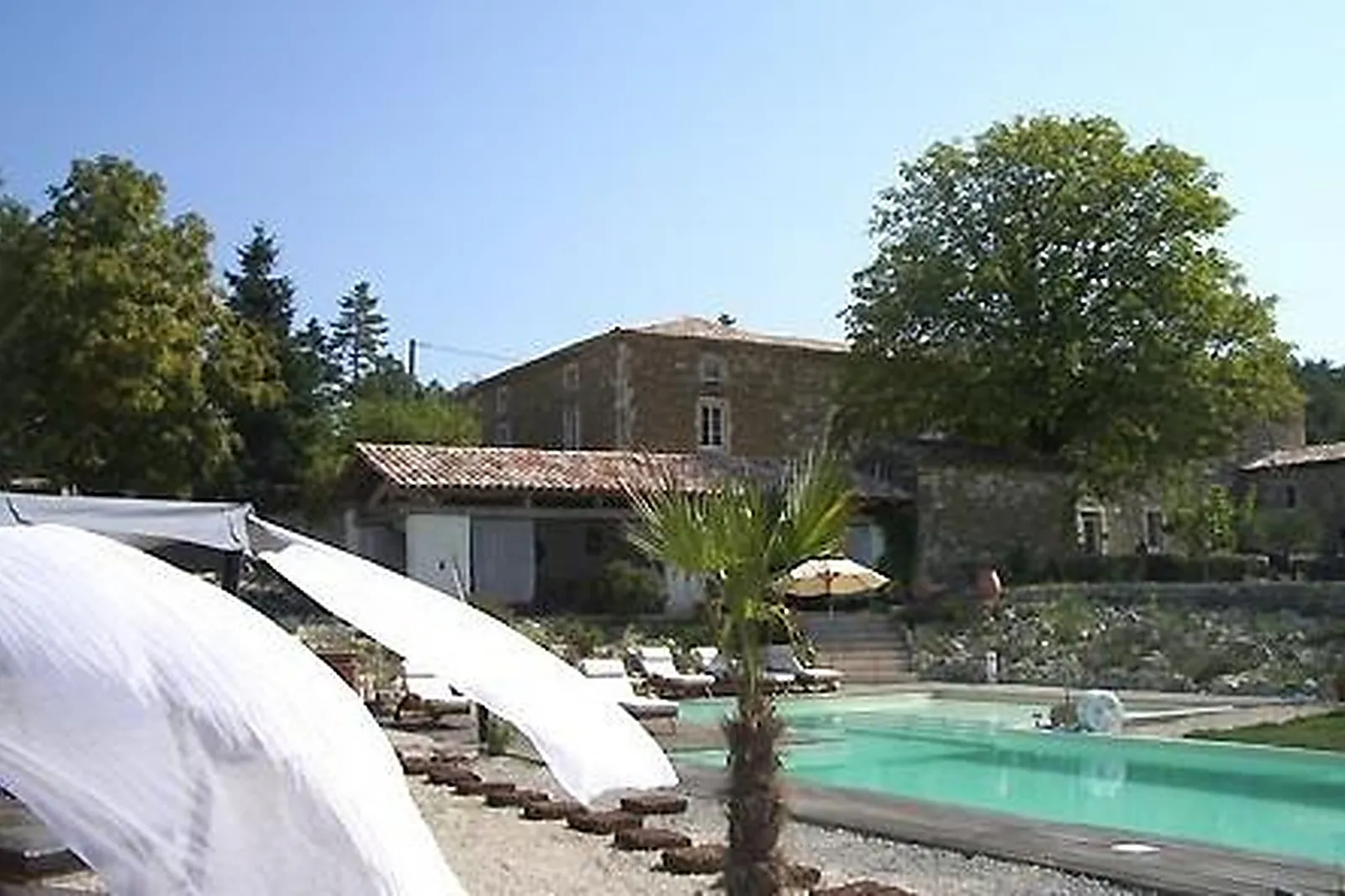 Lieux événementiels, LE PRIEURÉ DES SOURCES